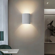 Pleated_Resin_Wall_Lamp_2