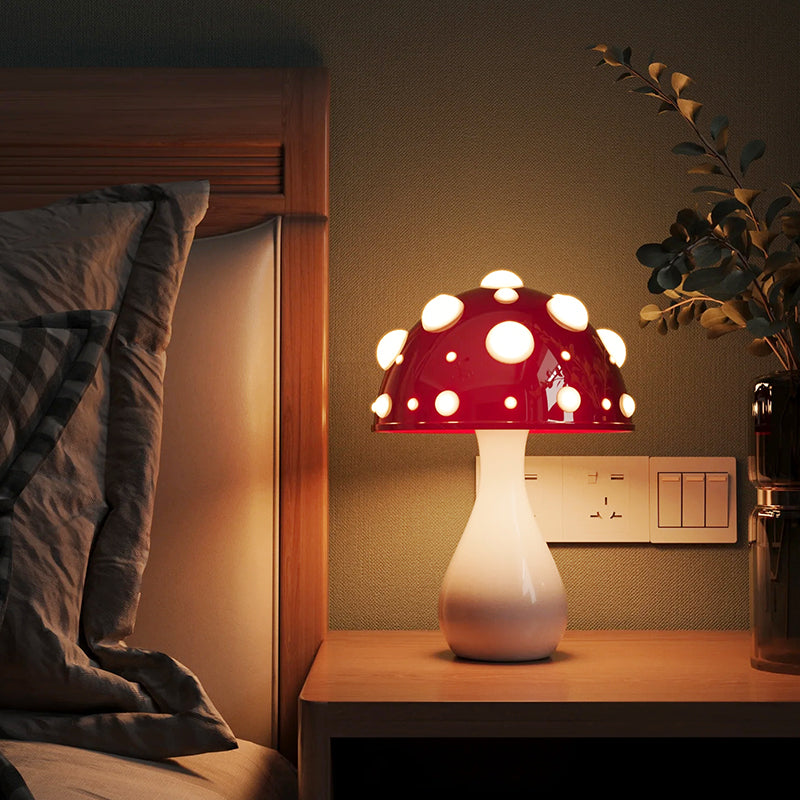 Spotted_Mushroom_Table_Lamp_04