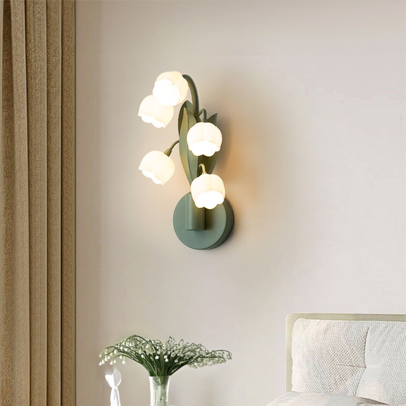 Valley_Lily_Wall_Lamp_02